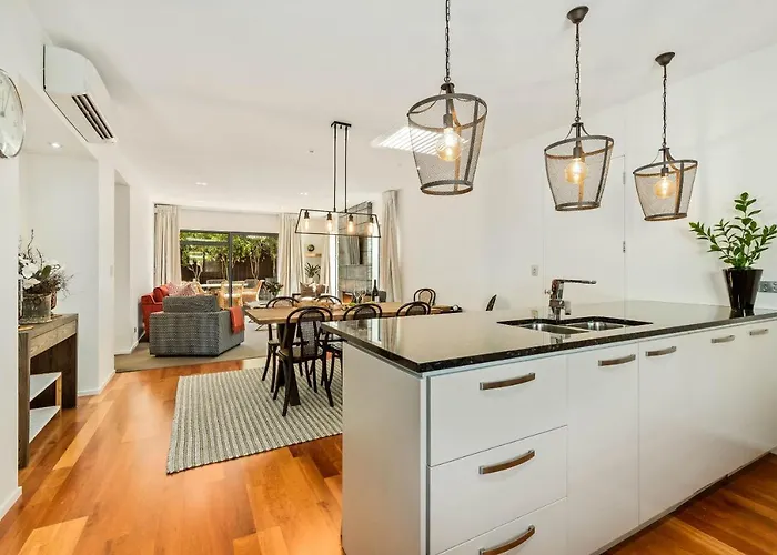Central Queenstown 3-Bed Villa By Staysouth